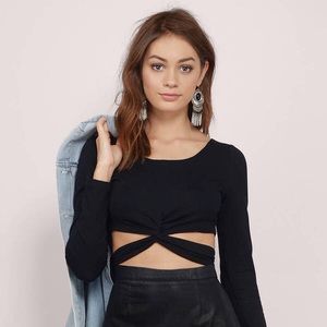LIKE NEW Tobi Let’s Wrap Top in Black